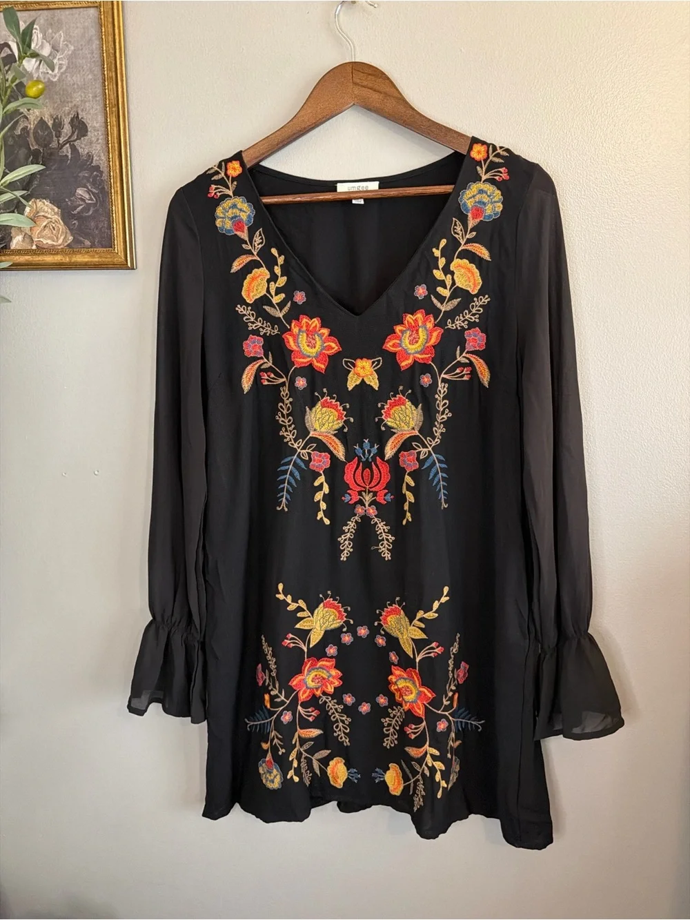 Umgee Black Floral Embroidered Boho Mini Dress Size Small Bell Sleeve V-Neck - Picture 2 of 7